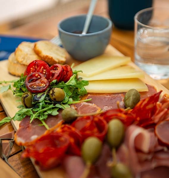 Il Trio - Restaurant bistronomique sur le vieux port de Marseille sur le fameuse place aux huiles - meilleur resto Marseille